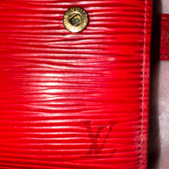 🔥AUTHENTIC🔥Louis Vuitton Scarlet red Epi Leather Wallet (code reads M11927) - Picture 6 of 9